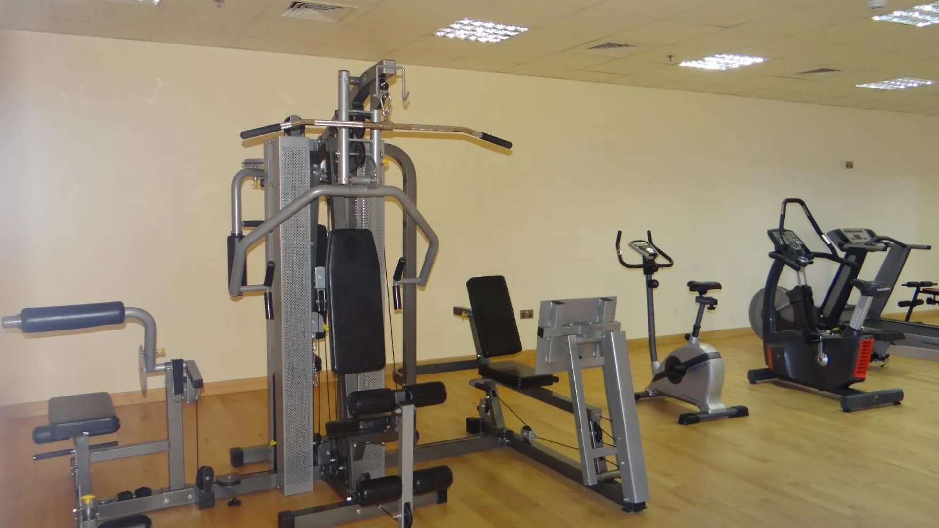 Huge Entire Apartment For With Free Pool, Steam & Sauna , Dubai